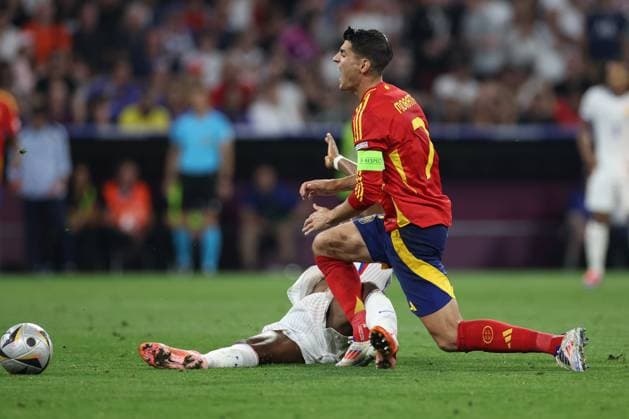 Munich , Germany 09.07.2024: Alvaro Morata of Spain, Aurelien Tchouameni of France during the UEFA EURO, EM, Europameisterschaft,Fussball 2024 semi-finals, football match between Spain vs France at Munich Football Allianz Arena  Copyright: xMarcoxIacobucci IPAxSportx xipa-x xx IPA_47861625 IPA_Agency_IPA47861625