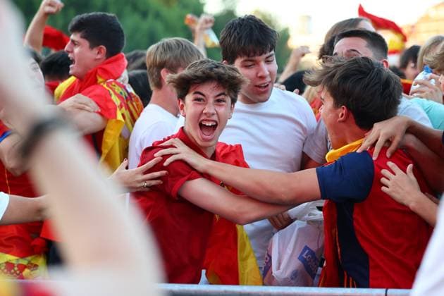 July 9, 2024, Madrid, Madrid, SPAIN: Spanish fans celebrate a goal during the viewing of the Eurocup 2024 Semifinal between Spain and France at the Puente del Rey on July 09, 2024, in Madrid, Spain. Madrid SPAIN - ZUMAa181 20240709_zaa_a181_018 Copyright: xDennisxAgyemanx
