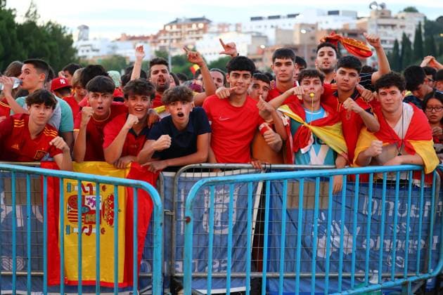 Sport Bilder des Tages July 9, 2024, Madrid, Madrid, SPAIN: Spanish fans are seen during the viewing of the Eurocup 2024 Semifinal between Spain and France at the Puente del Rey on July 09, 2024, in Madrid, Spain. Madrid SPAIN - ZUMAa181 20240709_zaa_a181_047 Copyright: xDennisxAgyemanx