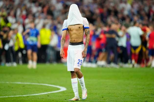 Sport Themen der Woche KW28 Sport Bilder des Tages Spain v France: Semi-Final - UEFA EURO, EM, Europameisterschaft,Fussball 2024 Bradley Barcola left winger of France and Paris Saint-Germain dejected after losing the UEFA EURO 2024 semi-final match between Spain v France at Munich Football Arena on July 9, 2024 in Munich, Germany. Munich Germany  Copyright: xJosexBretonx originalFilename:bretonhernandez-spainvfr240709_npUHr.jpg
