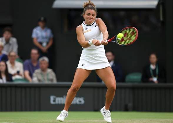 Jasmine Paolini macht die Faust und jubelt, Jubel, Freude, Emotion Tennis - Wimbledon 2024 - Grand Slam ITF ATP, Tennis Herren WTA, Tennis Damen - AELTC - London - - Great Britain - 9 July 2024. Copyright: xJuergenxHasenkopfx