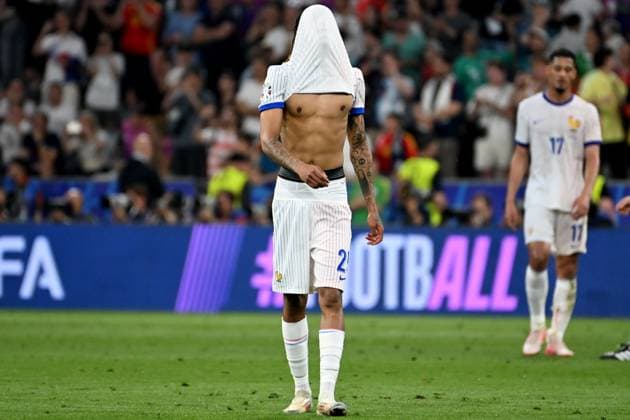 Benjamin Pavard of France disapointed after the UEFA EURO, EM, Europameisterschaft,Fussball 2024 Semi-Finals football match between Spain and France FOOTBALL : France vs Espagne - Championnat d Europe 2024 - Munich - 09 07 2024 IgorKupljenik Panoramic 