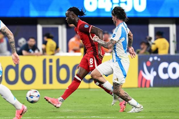RECORD DATE NOT STATED Copa America USA 2024 Argentina vs Canada - Semifinal Ismael Kone (L) of Canada fights for the ball with Rodrigo de Paul (R) of Argentina during the CONMEBOL Copa America 2024 Semi-final match between Argentina and Canada, at MetLife Stadium, on July 09, 2024 in East Rutherford, New Jersey, United States. EAST RUTHERFORD NEW JERSEY UNITED STATES  Copyright: xDavidxLeahx 20240709203446_CA_SF_2024_ARG_CAN_KONE239