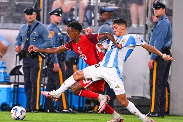 RECORD DATE NOT STATED Copa America USA 2024 Argentina vs Canada - Semifinal Ali Ahmed (L) of Canada fights for the ball with Nahuel Molina (R) of Argentina during the CONMEBOL Copa America 2024 Semi-final match between Argentina and Canada, at MetLife Stadium, on July 09, 2024 in East Rutherford, New Jersey, United States. EAST RUTHERFORD NEW JERSEY UNITED STATES  Copyright: xJorgexMartinezx 20240709205624_CA_SF_2024_ARG_CAN_AHMED258