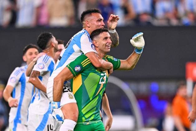 RECORD DATE NOT STATED Copa America USA 2024 Argentina 2-0 Canada - Semifinal Lautaro Martinez and Emiliano Martinez of Argentina during the CONMEBOL Copa America 2024 Semi-final match between Argentina and Canada, at MetLife Stadium, on July 09, 2024 in East Rutherford, New Jersey, United States. EAST RUTHERFORD NEW JERSEY UNITED STATES  Copyright: xJorgexMartinezx 20240709210744_CA_SF_2024_ARG_CAN_MARTINEZ292