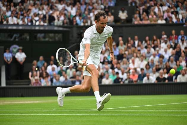 Wimbledon - Medvedev v Sinner Quarter-Final Daniil Medvedev (RUS) during his quarter final match at the 2024 Wimbledon Championships at the AELTC in London, UK, on July 9, 2024. Photo by Corinne Dubreuil ABACAPRESS.COM London United Kingdom  Copyright: xDubreuilxCorinne ABACAx