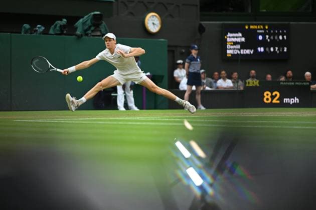 Tennis, Wimbledon, Die Highlights Wimbledon - Medvedev v Sinner Quarter-Final Jannik Sinner (ITA) during his quarter final match at the 2024 Wimbledon Championships at the AELTC in London, UK, on July 9, 2024. Photo by Corinne Dubreuil ABACAPRESS.COM London United Kingdom  Copyright: xDubreuilxCorinne ABACAx