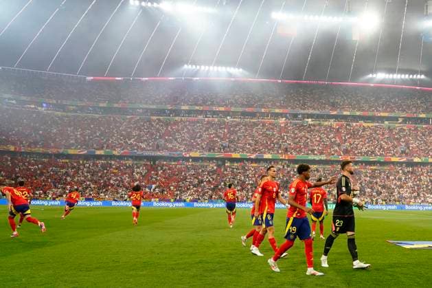 GER: Spain v France. UEFA EURO, EM, Europameisterschaft,Fussball 2024 Unai Simon and Lamine Yamal of Spain before the kick-off during the UEFA Euro 2024 match between Spain and France, Semi-finals, played at Allianz Arena Stadium on July 9, 2024 in Munich, Germany. kpng Copyright: xBaguxBlancox xPRESSINPHOTOx PS_240709_569