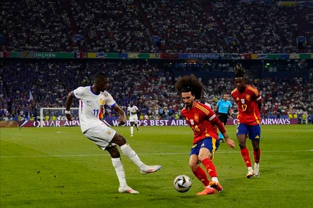 GER: Spain v France. UEFA EURO, EM, Europameisterschaft,Fussball 2024 Ousmane Dembele of France and Marc Cucurella of Spain during the UEFA Euro 2024 match between Spain and France, Semi-finals, played at Allianz Arena Stadium on July 9, 2024 in Munich, Germany. kpng Copyright: xBaguxBlancox xPRESSINPHOTOx PS_240709_573