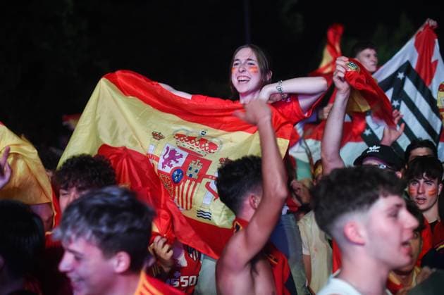(240710) -- MADRID, July 10, 2024 -- Fans of Spain react as they watch a live broadcast of the UEFA EURO, EM, Europameisterschaft,Fussball 2024 semifinal match between Spain and France at the Ice Palace in Madrid, Spain on July 9, 2024. (Photo by Xinhua) (SP)SPAIN-MADRID-FOOTBALL-EURO 2024-SPAIN VS FRANCE-FANS GustavoxValiente 