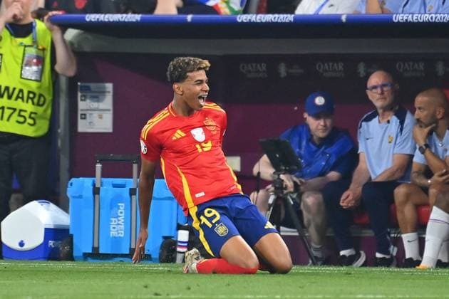 Torjubel Yamal LAMINE (ESP) nach Tor zum 1-1, Jubel,Freude,Begeisterung,Aktion. Halbfinale Spanien (ESP) - Frankreich (FRA) 2-1 am 09.07.2024, Fussball Arena Muenchen. Fussball UEFA EURO, EM, Europameisterschaft,Fussball 2024 GERMANY vom 14.06.2024 - 14.07.2024.