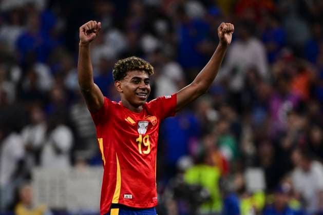 Lamine Yamal 19 (Spanien) feiert den Sieg , Spanien vs. Frankreich, Fussball, UEFA EURO, EM, Europameisterschaft,Fussball 2024, Halbfinale, 09.07.2024 Muenchen Bayern Deutschland