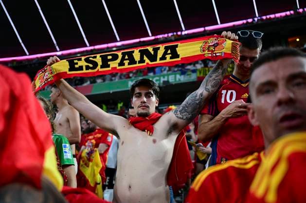 spanische Fans feiern den Sieg , Spanien vs. Frankreich, Fussball, UEFA EURO, EM, Europameisterschaft,Fussball 2024, Halbfinale, 09.07.2024 Muenchen Bayern Deutschland