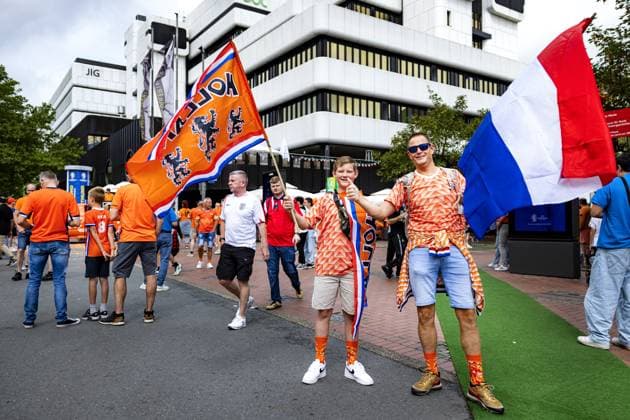 DORTMUND - Dutch supporters on the day of the semi-final at the European Championship, EM, Europameisterschaft between the Netherlands and England. ANP RAMON VAN FLYMEN xVIxANPxSportx xxANPxIVx 503169305 originalFilename: 503169305.jpg