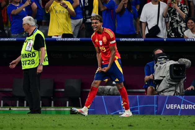 Lamine Yamal 19 (Spanien) feiert den Sieg , Spanien vs. Frankreich, Fussball, UEFA EURO, EM, Europameisterschaft,Fussball 2024, Halbfinale, 09.07.2024 Muenchen Bayern Deutschland