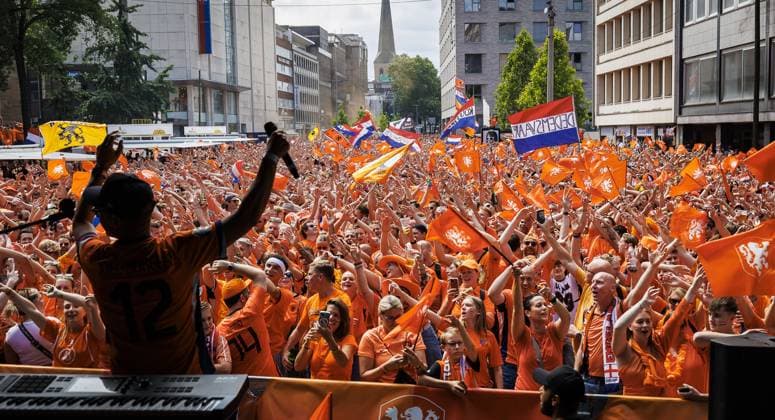 DORTMUND, Dutch supporters in Dortumund, 10-07-2024, Dutch fans in the city center of dortmund before the match against England. Oranje legioen, Dutch supporters in Dortumund  x25726961x Copyright:
