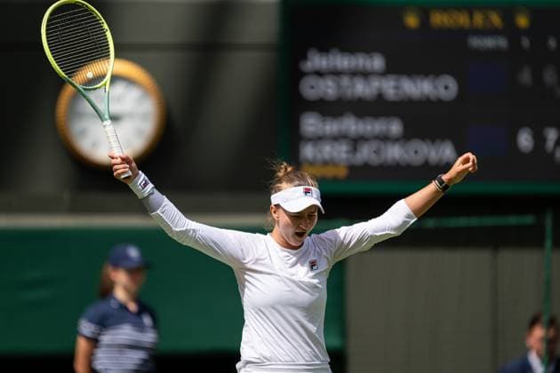 Tennis - Wimbledon Championship 2024 - Day 10 LONDON, ENGLAND - Wednesday, July 10, 2024: Barbora Krejcikova (CZE) celebrates after the Ladies Singles Quarter-Final match on Day Ten of The Championships Wimbledon 2024 at the All England Lawn Tennis and Croquet Club. Krejcikova won 6-4, 7-6 (4). (Photo by Kirsten Holst Propaganda) LONDON All England Lawn Tennis and Croquet Club GREATER LONDON ENGLAND  Copyright: xKirstenxHolstx 2024-07-10-038-Wimbledon_Day_10
