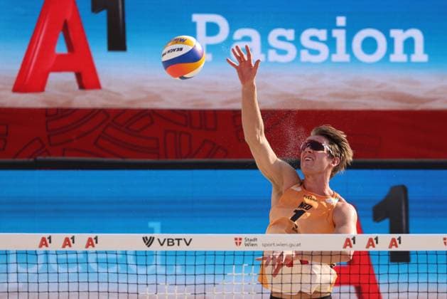 BEACHVOLLEYBALL - Beach Pro Vienna VIENNA,AUSTRIA,10.JUL.24 - Beach volleyball, Beachvolleyball - A1 Beach Pro Vienna. Image shows Leon Luini (NED).  GEPAxpictures xMathiasxMandl