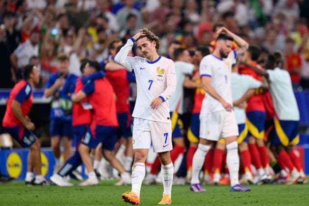 090724 KAI SCHWOERER Antoine Griezmann of France reacts after the loss in the UEFA EURO, EM, Europameisterschaft,Fussball 2024 semi-final match between Spain and France at Munich Football Arena on July 9, 2024 in Munich, Germany. 090724-CPL-ESPvFRA-061