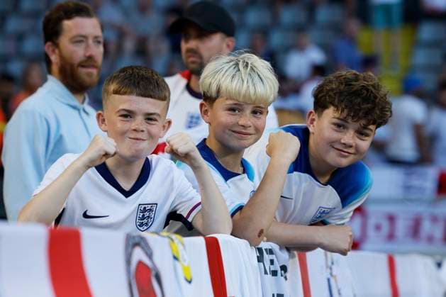 Netherlands v England: Semi-Final - UEFA EURO, EM, Europameisterschaft,Fussball 2024 Young English Fans before the UEFA EURO 2024 semi-final match between Netherlands and England at Football Stadium Dortmund on July 10, 2024 in Dortmund, Germany. Dortmund Football Stadium Dortmund Germany Germany Copyright: xRichardxSellers Sportsphoto APLx 14045308