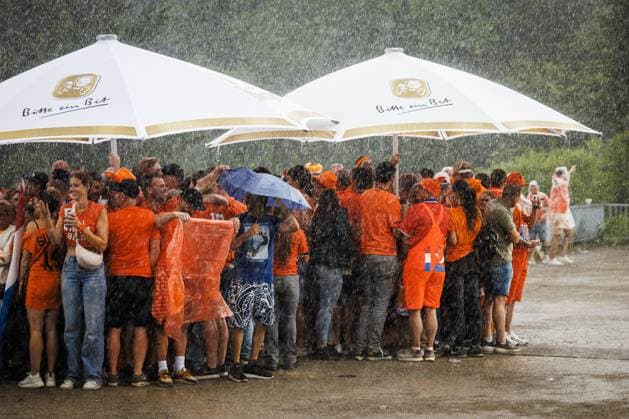 DORTMUND, Dutch supporters in Dortumund, 10-07-2024, Dutch fans in the city center of dortmund before the match against England. Oranje legioen, westfalenpark. Heavy rain before the match Dutch supporters in Dortumund  x25728860x Copyright: