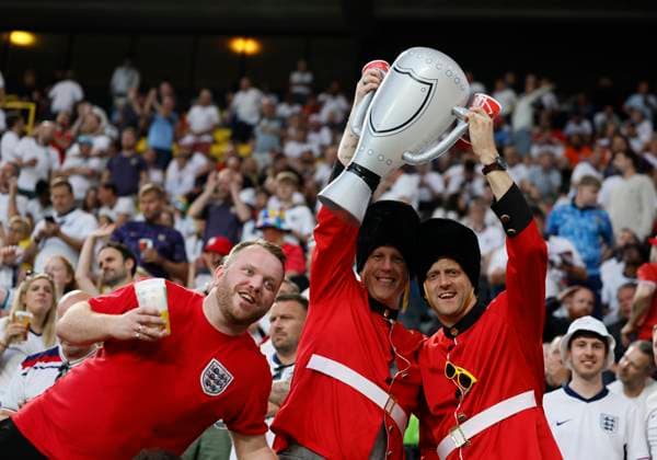 EURO 2024, Fans aller teilnehmenden Teams Sport Bilder des Tages Netherlands v England: Semi-Final - UEFA EURO, EM, Europameisterschaft,Fussball 2024 England Fans before the UEFA EURO 2024 semi-final match between Netherlands and England at Football Stadium Dortmund on July 10, 2024 in Dortmund, Germany. Dortmund Football Stadium Dortmund Germany Germany Copyright: xRichardxSellers Sportsphoto APLx 14045322
