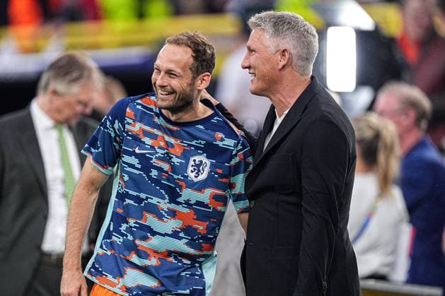 2024-07-10 Netherlands v England - Semi-Final - UEFA EURO, EM, Europameisterschaft,Fussball 2024 DORTMUND, GERMANY - JULY 10: Daley Blind of the Netherlands, Bastian Schweinsteiger smiling together during the Semi-Final - UEFA EURO 2024 match between Netherlands and England at BVB Stadion Dortmund on July 10, 2024 in Dortmund, Germany. (Photo by Joris Verwijst BSR Agency) Dortmund Germany Content not available for redistribution in The Netherlands directly or indirectly through any third parties. Copyright: xBSRxAgencyx