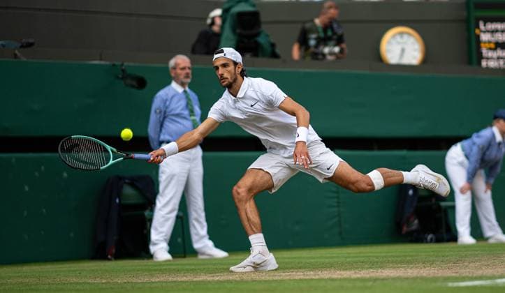 Tennis, Wimbledon, Die Highlights Tennis - Wimbledon Championship 2024 - Day 10 LONDON, ENGLAND - Wednesday, July 10, 2024: Lorenzo Musetti (ITA) during the Gentleman s Singles Quarter-Final match on Day Ten of The Championships Wimbledon 2024 at the All England Lawn Tennis and Croquet Club. (Photo by Kirsten Holst Propaganda) LONDON All England Lawn Tennis and Croquet Club GREATER LONDON ENGLAND  Copyright: xKirstenxHolstx 2024-07-10-073-Wimbledon_Day_10
