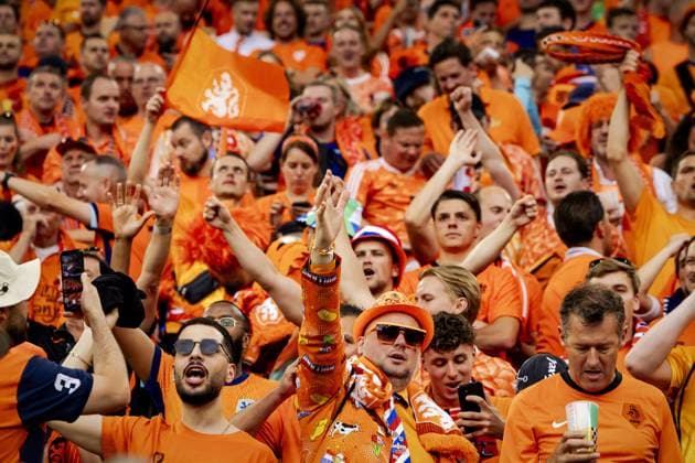 DORTMUND - Fans during the UEFA EURO, EM, Europameisterschaft,Fussball 2024 Semi-final match between the Netherlands and England at the BVB Stadium Dortmund on July 10, 2024 in Dortmund, Germany. ANP KOEN VAN WEEL UEFA EURO 2024 2024 xVIxANPxSportx xxANPxIVx 503201115 originalFilename: 503201115.jpg
