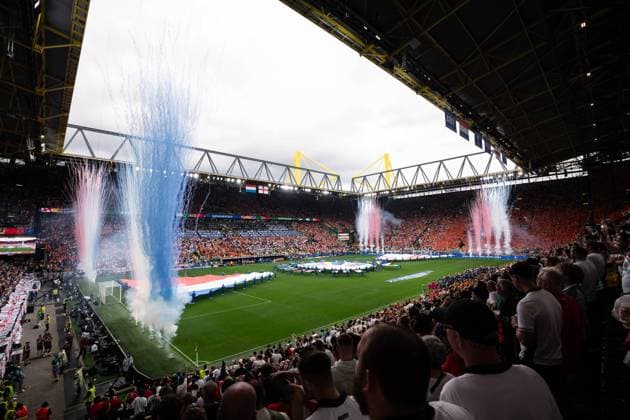 GER, Euro 2024, Halbfinale Semifinal, Niederlande (NLD) England (ENG) 10.07.2024, Signal Iduna Park, Dortmund, GER, Euro 2024, Halbfinale Semifinal, Niederlande (NLD) England (ENG) Im Bild: Anfangszeremonie Halbfinale