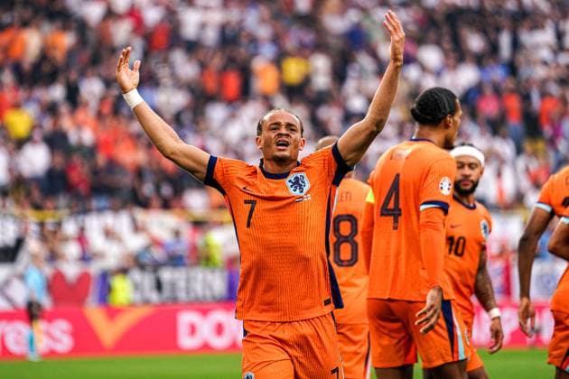 Sport Themen der Woche KW28 EURO 2024, Die Highlights Sport Bilder des Tages 2024-07-10 Netherlands v England - Semi-Final - UEFA EURO, EM, Europameisterschaft,Fussball 2024 DORTMUND, GERMANY - JULY 10: Xavi Simons of the Netherlands celebrates the first goal and hypes up the crowd during the Semi-Final - UEFA EURO 2024 match between Netherlands and England at BVB Stadion Dortmund on July 10, 2024 in Dortmund, Germany. (Photo by Joris Verwijst BSR Agency) Dortmund Germany Content not available for redistribution in The Netherlands directly or indirectly through any third parties. Copyright: xBSRxAgencyx