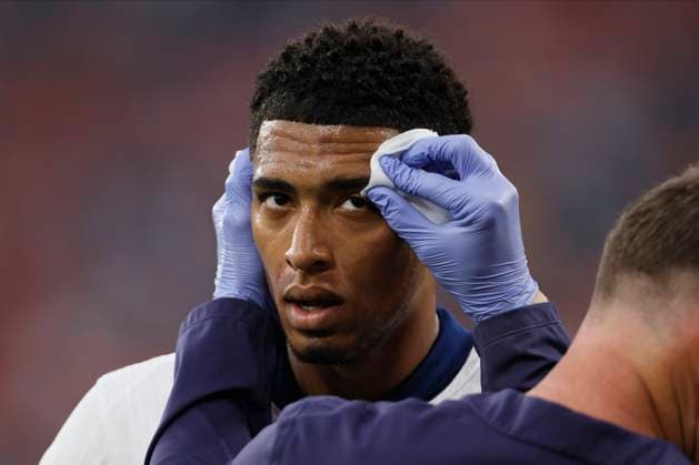 Netherlands v England: Semi-Final - UEFA EURO, EM, Europameisterschaft,Fussball 2024 Jude Bellingham of England is treated for cut during the UEFA EURO 2024 semi-final match between Netherlands and England at Football Stadium Dortmund on July 10, 2024 in Dortmund, Germany. Dortmund Football Stadium Dortmund Germany Germany Copyright: xRichardxSellers Sportsphoto APLx 14045344
