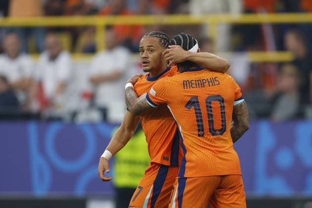 DORTMUND, 10-07-2024, BVB Stadium , European Football Championship Euro2024, Semi finals match no.50 between Netherlands and England.(L-R) Netherlands player Xavi Simons celebrating his goal 1-0, Netherlands player Memphis Depay Netherlands - England (Euro2024)  x25729217x Copyright: