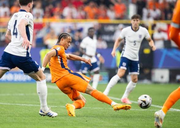Dortmund, SignaI Iduna Park, 10.07.2024: Xavi Simons of netherlands scores the 1:0 goal during the semifinal match Netherlands v. England at the UEFA European Championship, EM, Europameisterschaft 2024.