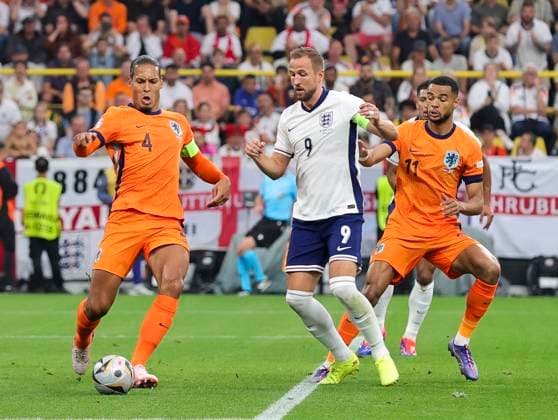 Netherlands v England UEFA EURO, EM, Europameisterschaft,Fussball 2024 Semi-final Virgil van Dijk of Netherlands battles for the ball with Harry Kane of England during the UEFA Euro 2024 Semi-final match between Netherlands and England at Signal Iduna Park, Dortmund UK Newspapers OUT Copyright: xPaulxChestertonx FIL-20342-0050