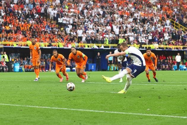 Netherlands v England 10 July 2024, Dortmund - UEFA EUROs - Semi-Final - Netherlands v England - Harry Kane of England scores their first goal from the penalty spot - Photo: Charlotte Wilson Offside. Dortmund Germany Copyright: xCharlottexWilsonx xOffsidexOffside