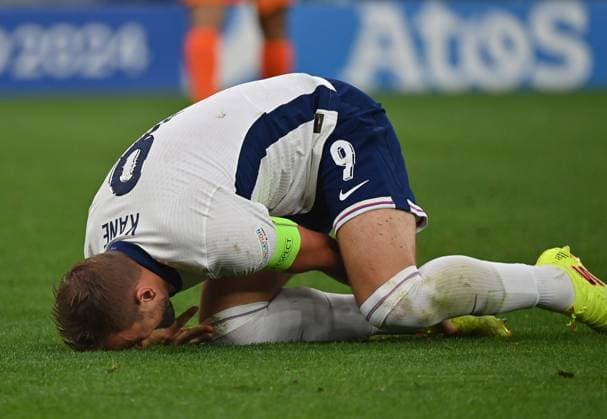 10.07.2024, xjrdrx, Fussball EM 2024 1 2 Finale, England - Niederlande emspor, v.l. Harry Kane (England) Elfmeter, Strafstoss, Elfmeterschiessen (DFL DFB REGULATIONS PROHIBIT ANY USE OF PHOTOGRAPHS as IMAGE SEQUENCES and or QUASI-VIDEO) Dortmund