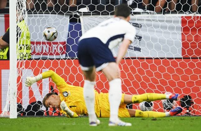 Germany Soccer Euro 2024 Netherlands - England 8726670 10.07.2024 Netherlands goalkeeper Bart Verbruggen concedes a penalty shot by England s Harry Kane during the UEFA EURO, EM, Europameisterschaft,Fussball 2024 semi-final soccer match between Netherlands and England at the BVB Stadion Dortmund, in Dortmund, Germany. Alexey Filippov Sputnik Dortmund Germany  Copyright: xAlexeyxFilippovx