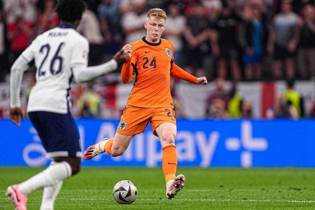 2024-07-10 Netherlands v England - Semi-Final - UEFA EURO, EM, Europameisterschaft,Fussball 2024 DORTMUND, GERMANY - JULY 10: Jerdy Schouten of the Netherlands makes a pass during the Semi-Final - UEFA EURO 2024 match between Netherlands and England at BVB Stadion Dortmund on July 10, 2024 in Dortmund, Germany. (Photo by Joris Verwijst BSR Agency) Dortmund Germany Content not available for redistribution in The Netherlands directly or indirectly through any third parties. Copyright: xBSRxAgencyx