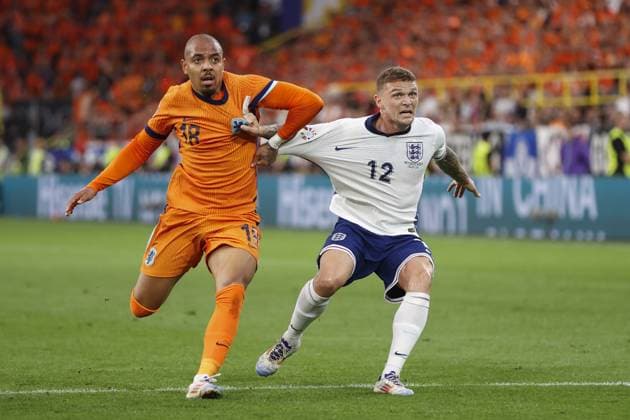 DORTMUND, 10-07-2024, BVB Stadium , European Football Championship Euro2024, Semi finals match no.50 between Netherlands and England. (L-R) Netherlands player Donyell Malen, England player Kieran Trippier Netherlands - England (Euro2024)  x25729518x Copyright: