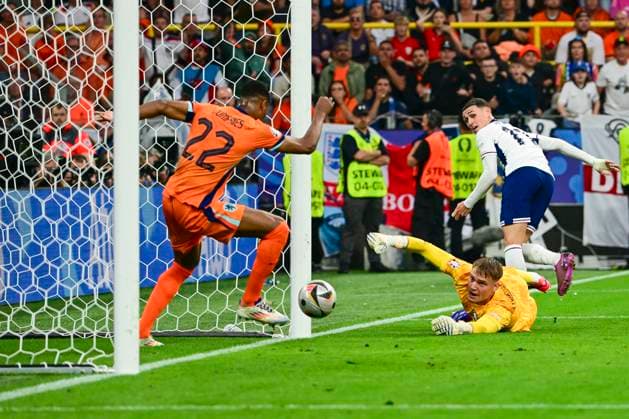 Denzel Dumfries 22 (Niederlande) rettet auf der Linie, Niederlande vs. England, Fussball, UEFA EURO, EM, Europameisterschaft,Fussball 2024, Halbfinale, 10.07.2024 Dortmund Nordrhein-Westfalen Deutschland