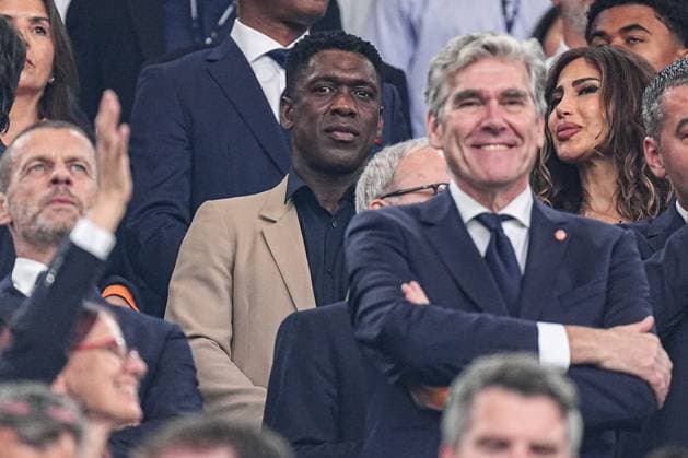 2024-07-10 Netherlands v England - Semi-Final - UEFA EURO, EM, Europameisterschaft,Fussball 2024 DORTMUND, GERMANY - JULY 10: Clarence Seedorf looks up during the Semi-Final - UEFA EURO 2024 match between Netherlands and England at BVB Stadion Dortmund on July 10, 2024 in Dortmund, Germany. (Photo by Joris Verwijst BSR Agency) Dortmund Germany Content not available for redistribution in The Netherlands directly or indirectly through any third parties. Copyright: xBSRxAgencyx