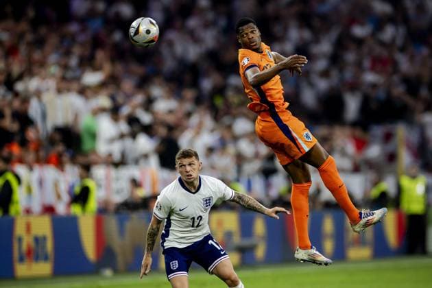 DORTMUND - Kieran Trippier of England and Denzel Dumfries of Holland (l-r) during the UEFA EURO, EM, Europameisterschaft,Fussball 2024 Semi-final match between the Netherlands and England at the BVB Stadium Dortmund on July 10, 2024 in Dortmund, Germany. ANP KOEN VAN WEEL UEFA EURO 2024 2024 xVIxANPxSportx xxANPxIVx 503204381 originalFilename: 503204381.jpg