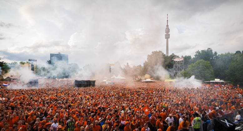 DORTMUND, Dutch supporters in Dortumund, 10-07-2024, Dutch fans in the city center of dortmund before the match against England. Oranje legioen, westfalenpark Dutch supporters in Dortumund  x25729590x Copyright: