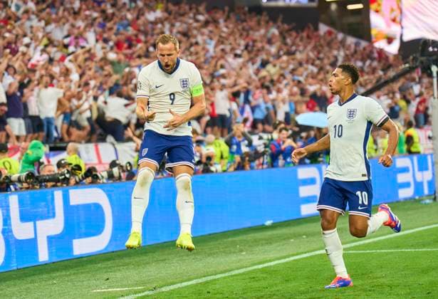 Sport Themen der Woche KW28 Sport Bilder des Tages Harry KANE, England 9 11m celebrates his goal, happy, laugh, celebration, 1-1 in the semi final match NETHERLANDS - ENGLAND of the UEFA European Championships 2024 on Jul 10, 2024 in Dortmund, Germany.