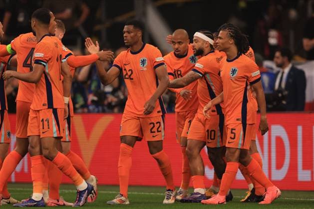 Netherlands v England: Semi-Final - UEFA EURO, EM, Europameisterschaft,Fussball 2024 Xavi Simons (Netherlands) is scoring his team s first goal during the Semi Final of the UEFA European Championship, EM, Europameisterschaft between England and Netherlands at the BVB Stadion in Dortmund, Germany, on July 10, 2024. Dortmund North Rhine-Westphalia Germany  Copyright: xMIxNewsx originalFilename:fletcher-englandv240710_npacp.jpg