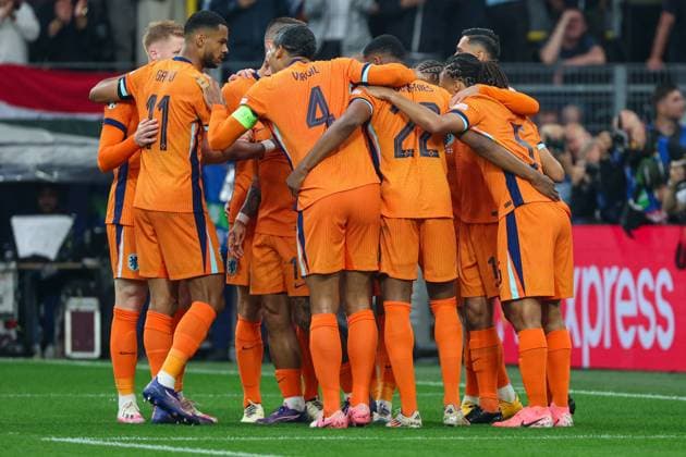 EM 2024: Niederlande - England am 10.07.2024 im BVB Stadion Dortmund in Dortmund Jubel, Torjubel, Torschuetze, Torschütze Xavi Simons (Netherlands, 7) jubelt nach seinem Tor zum 1 zu 0 mit der Mannschaft