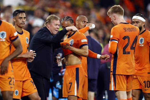Dortmund - (l-r) Holland coach Ronald Koeman, Xavi Simons of Holland during the UEFA EURO, EM, Europameisterschaft,Fussball 2024 Semi-final match between the Netherlands and England at the BVB Stadium Dortmund on July 10, 2024 in Dortmund, Germany. ANP MAURICE VAN STEEN UEFA EURO 2024 2024 xVIxANPxSportx xxANPxIVx 503204697 originalFilename: 503204697.jpg