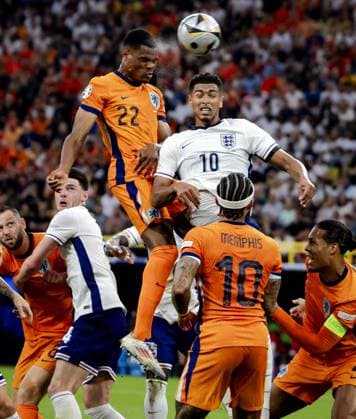 DORTMUND - Denzel Dumfries of Holland and Jude Bellingham of England (l-r) during the UEFA EURO, EM, Europameisterschaft,Fussball 2024 Semi-final match between the Netherlands and England at the BVB Stadium Dortmund on July 10, 2024 in Dortmund, Germany. ANP KOEN VAN WEEL netherlands out - belgium out Dortmund xVIxxIVx 503204625 originalFilename: 0709099765st.jpg