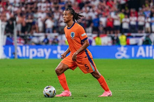 2024-07-10 Netherlands v England - Semi-Final - UEFA EURO, EM, Europameisterschaft,Fussball 2024 DORTMUND, GERMANY - JULY 10: Nathan Ake of the Netherlands dribbles during the Semi-Final - UEFA EURO 2024 match between Netherlands and England at BVB Stadion Dortmund on July 10, 2024 in Dortmund, Germany. (Photo by Joris Verwijst BSR Agency) Dortmund Germany Content not available for redistribution in The Netherlands directly or indirectly through any third parties. Copyright: xBSRxAgencyx